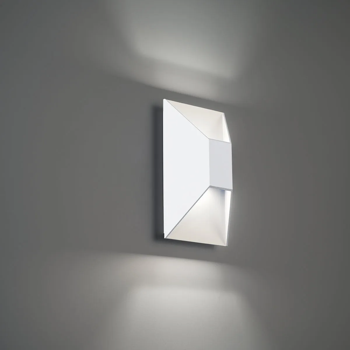 Maglev LED Outdoor Wall Sconce in White